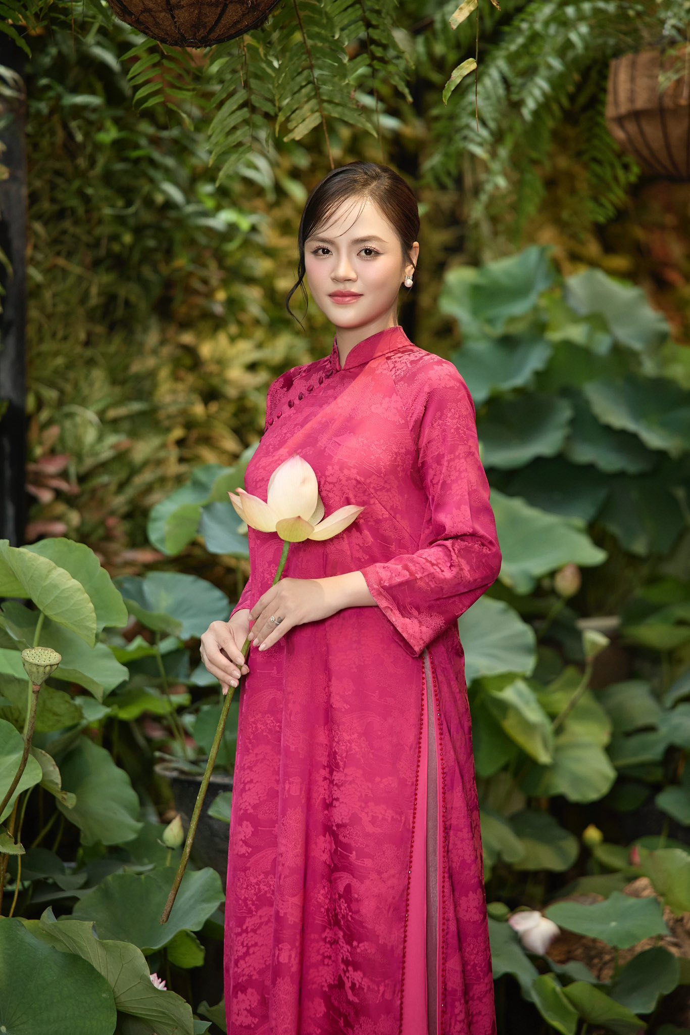 Nữ diễn viên có mẹ là Thượng tá quân đội, vinh dự cầm biển của khối Văn hoá - Thể thao diễu hành A80- Ảnh 9. Nữ diễn viên có mẹ là Thượng tá quân đội, vinh dự cầm biển của khối Văn hoá - Thể thao diễu hành A80- Ảnh 9.