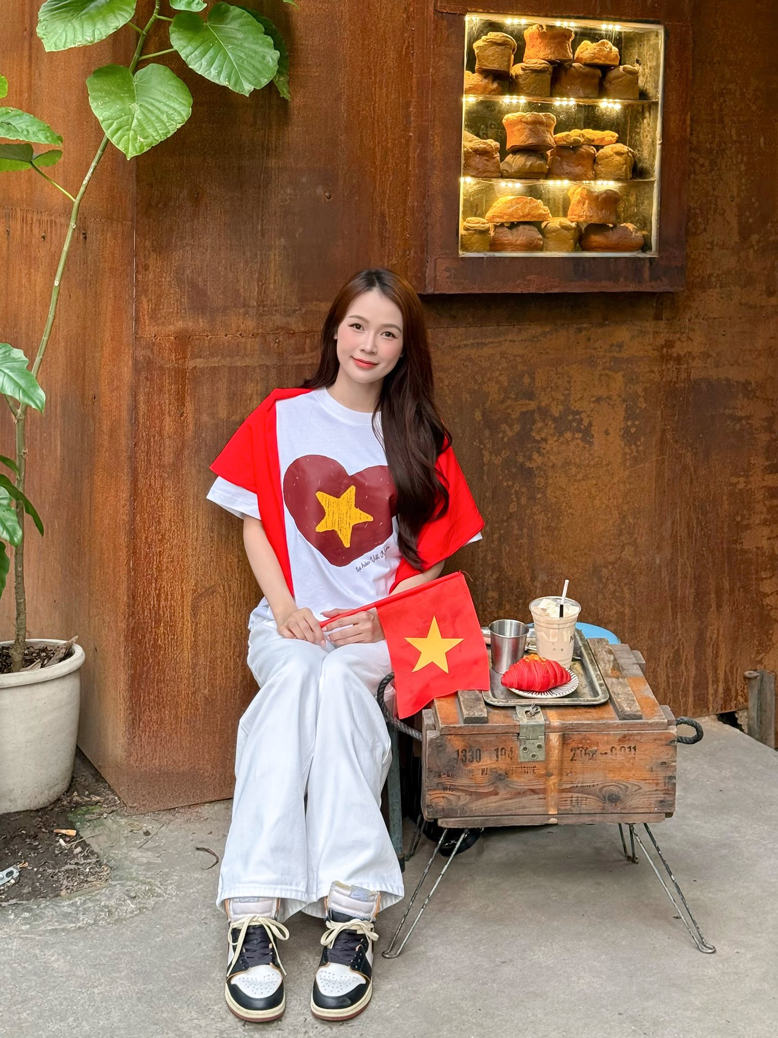 Dàn sao nhuộm đỏ MXH, không khí vui hơn Tết: Outfit xịn nhất chính là Dàn sao nhuộm đỏ MXH, không khí vui hơn Tết: Outfit xịn nhất chính là