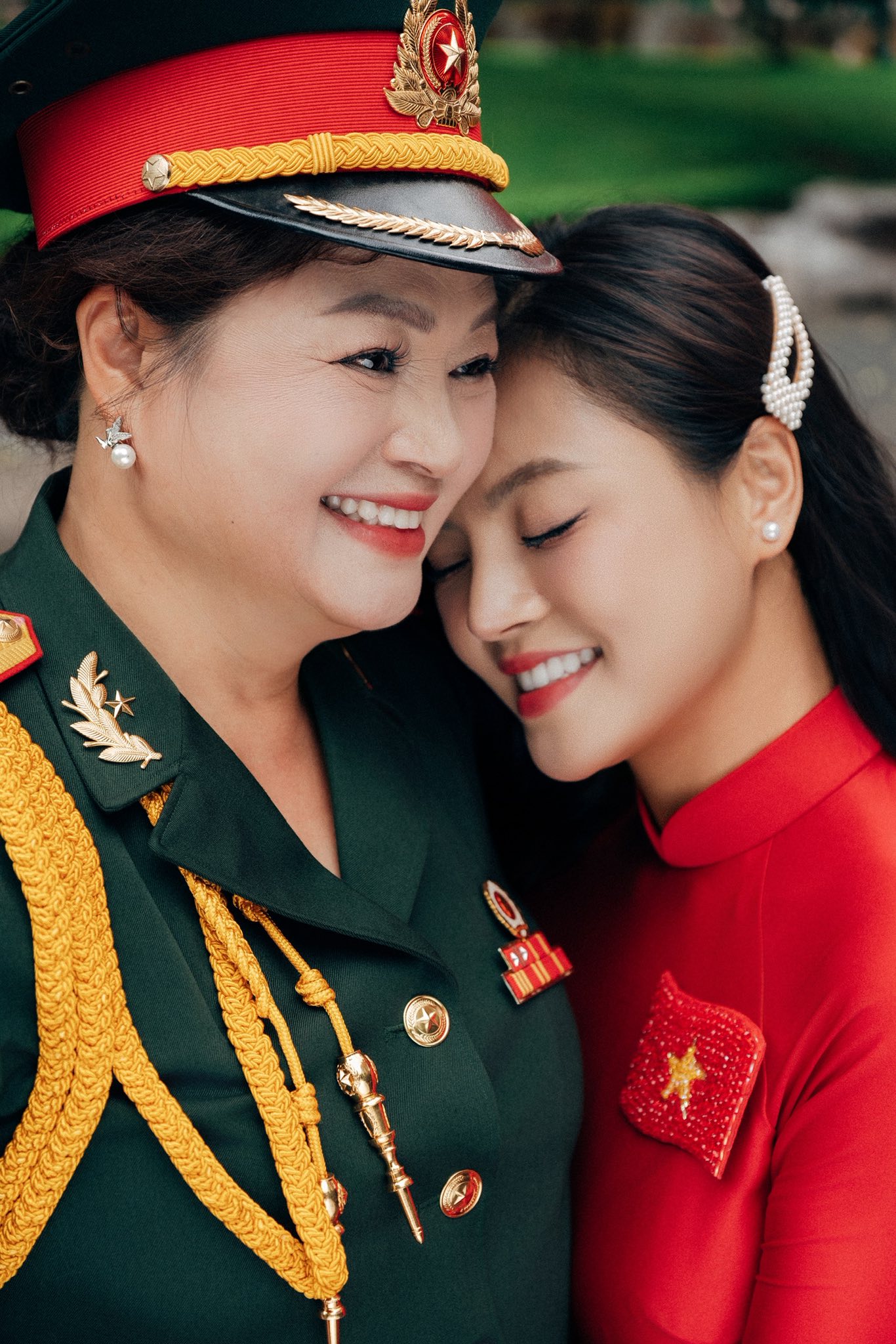 Nữ diễn viên có mẹ là Thượng tá quân đội, vinh dự cầm biển của khối Văn hoá - Thể thao diễu hành A80- Ảnh 5. Nữ diễn viên có mẹ là Thượng tá quân đội, vinh dự cầm biển của khối Văn hoá - Thể thao diễu hành A80- Ảnh 5.