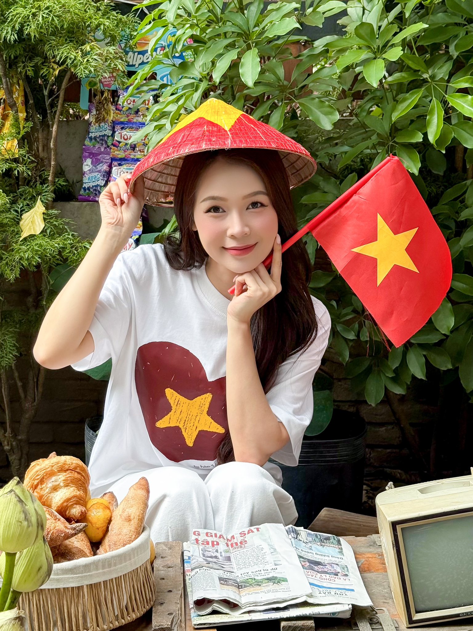 Dàn sao nhuộm đỏ MXH, không khí vui hơn Tết: Outfit xịn nhất chính là Dàn sao nhuộm đỏ MXH, không khí vui hơn Tết: Outfit xịn nhất chính là