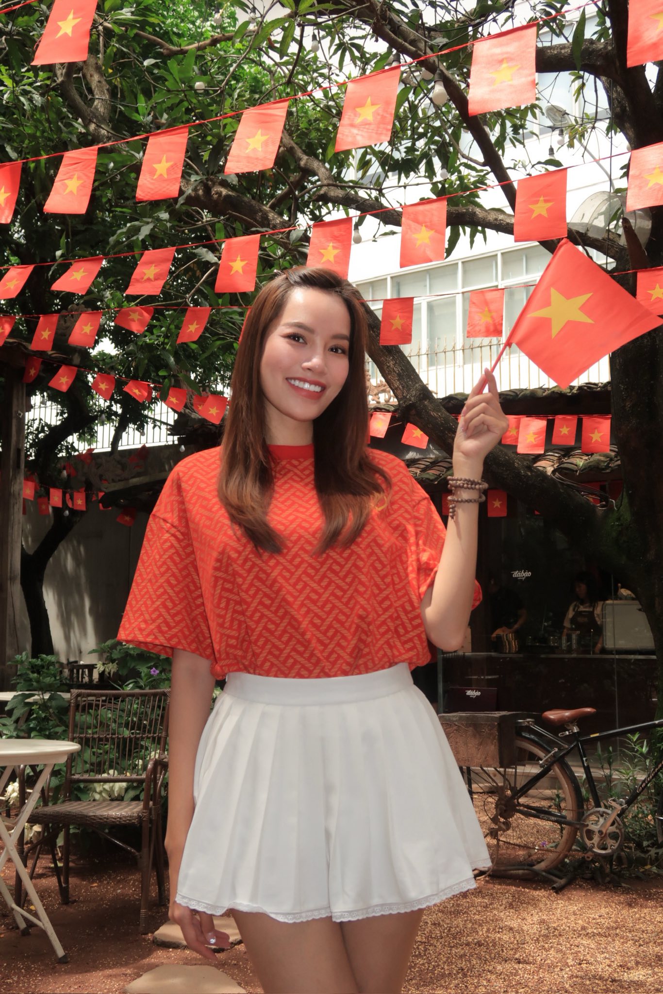 Dàn sao nhuộm đỏ MXH, không khí vui hơn Tết: Outfit xịn nhất chính là Dàn sao nhuộm đỏ MXH, không khí vui hơn Tết: Outfit xịn nhất chính là