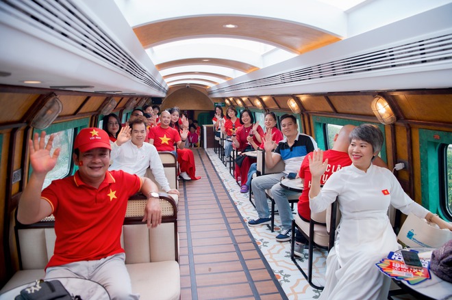 Chuyến tàu 2 tầng cải tạo từ toa xe cũ, chạy qua 5 ga: Thông tin mới nhất về giá vé, thời gian chạy- Ảnh 5. Chuyến tàu 2 tầng cải tạo từ toa xe cũ, chạy qua 5 ga: Thông tin mới nhất về giá vé, thời gian chạy- Ảnh 5.