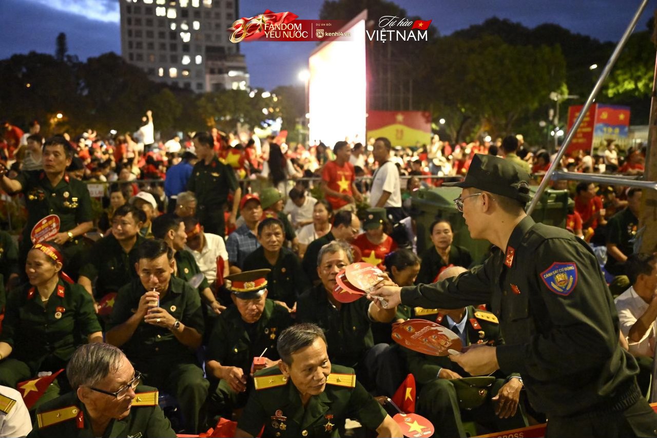 Tổng duyệt cỡ này, chính thức cỡ nào: Hàng nghìn hình ảnh đẹp quân dân đoàn kết một lòng, trái tim cả nước reo vang- Ảnh 4.