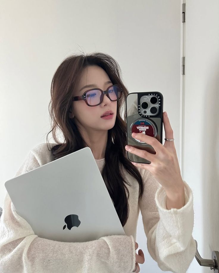 4 dấu hiệu trên cơ thể ngầm biểu thị bạn là người EQ thấp- Ảnh 1.