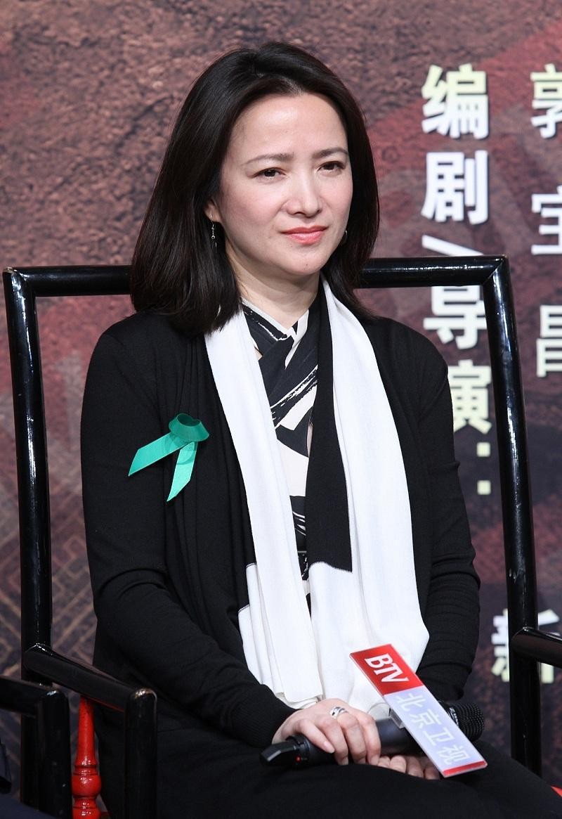 Diễn viên duy nhất góp mặt trong cả 4 bộ phim chuyển thể từ Tứ đại danh tác hóa ra là "con nhà người ta" học vấn đáng nể!- Ảnh 8.