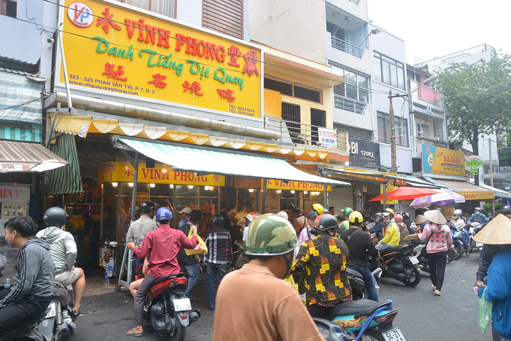 Tiệm vịt quay ở TP.HCM hốt bạc dịp 2/9, doanh thu cả trăm triệu đồng- Ảnh 1.