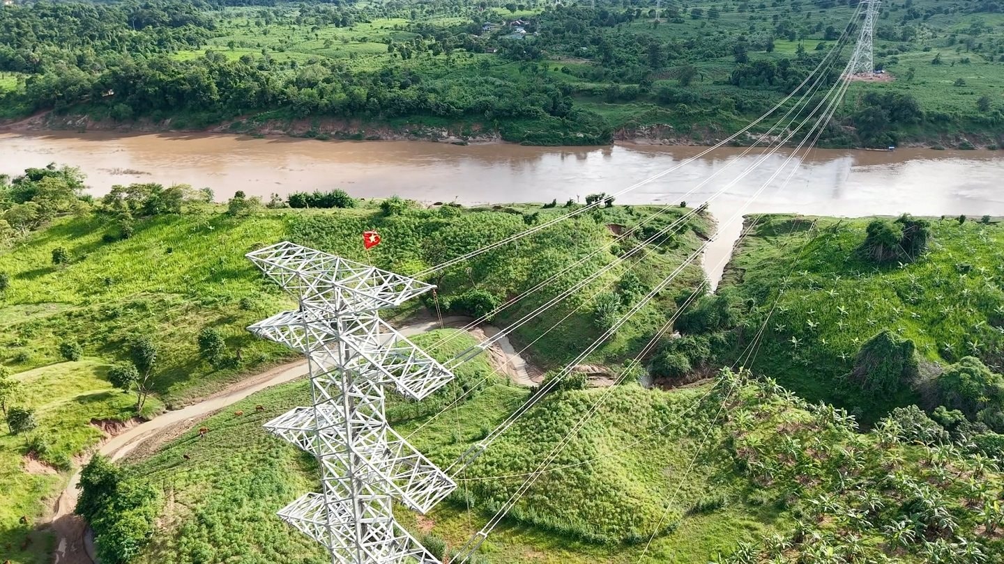 6 tháng thi công thần tốc, T&T Group của Bầu Hiển hoàn thành đường dây truyền tải điện gió Savan 1 từ Lào về Việt Nam trước thềm Đại lễ A80- Ảnh 4. 6 tháng thi công thần tốc, T&T Group của Bầu Hiển hoàn thành đường dây truyền tải điện gió Savan 1 từ Lào về Việt Nam trước thềm Đại lễ A80- Ảnh 4.