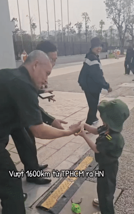 Bố mẹ đưa bé con 4 tuổi vượt hơn 1.600km từ Nam ra Bắc trước thềm đại lễ: Bố mẹ đưa bé con 4 tuổi vượt hơn 1.600km từ Nam ra Bắc trước thềm đại lễ: