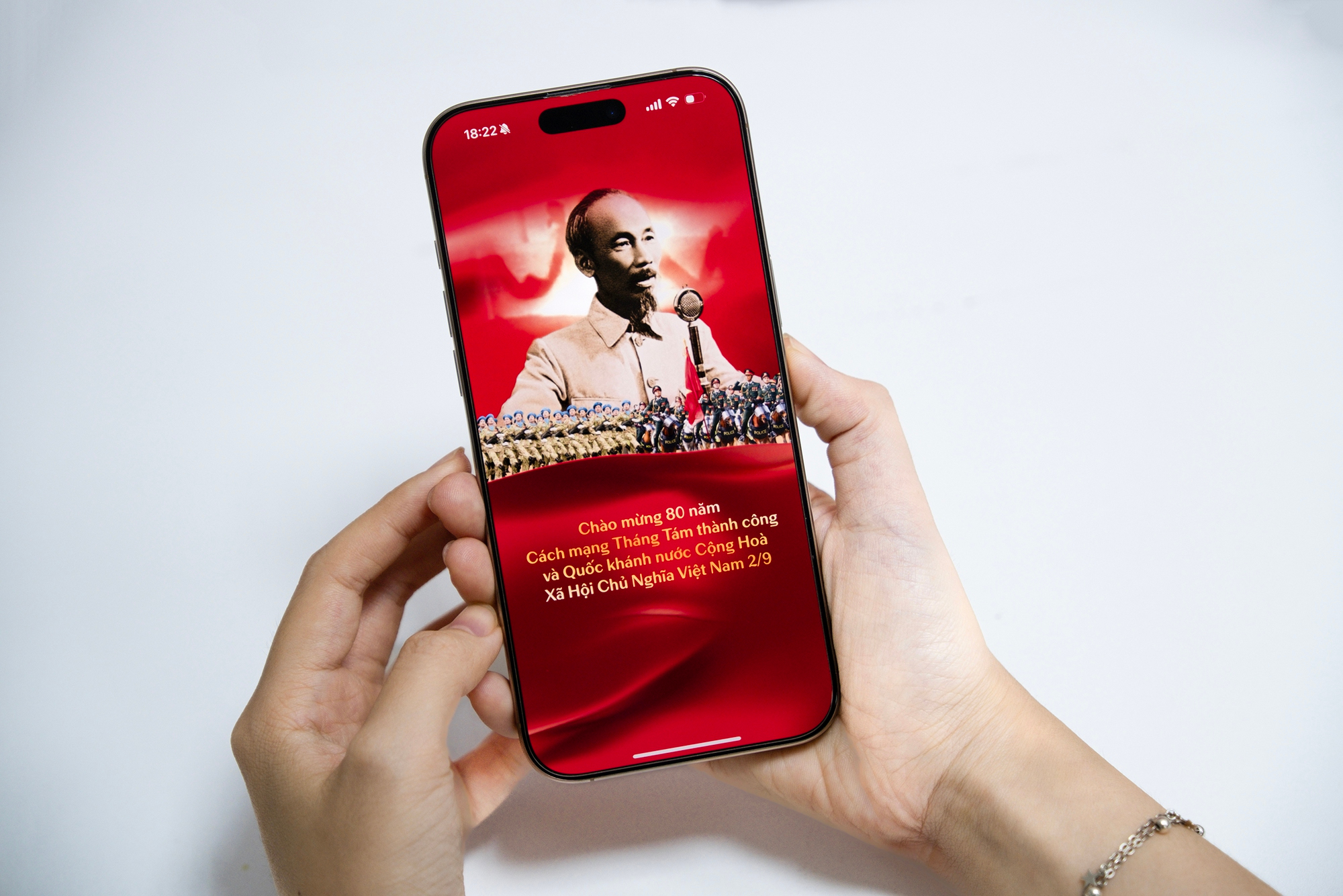 Giới trẻ rần rần khoe avatar và thiệp mời yêu nước mừng đại lễ 80 năm: Cách “nhuộm đỏ” MXH bằng ứng dụng A80!- Ảnh 6.