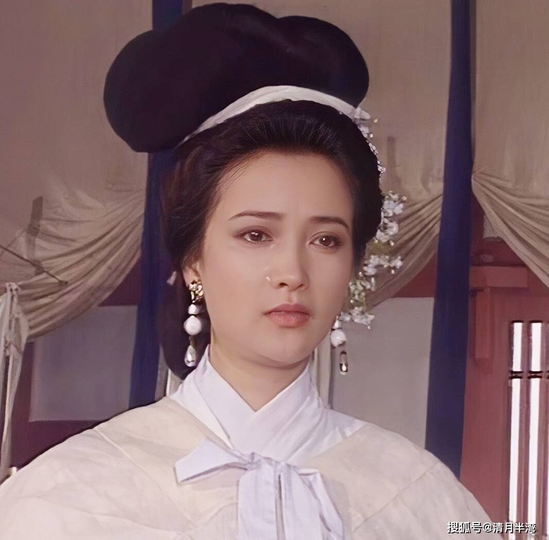 Diễn viên duy nhất góp mặt trong cả 4 bộ phim chuyển thể từ Tứ đại danh tác hóa ra là "con nhà người ta" học vấn đáng nể!- Ảnh 4.