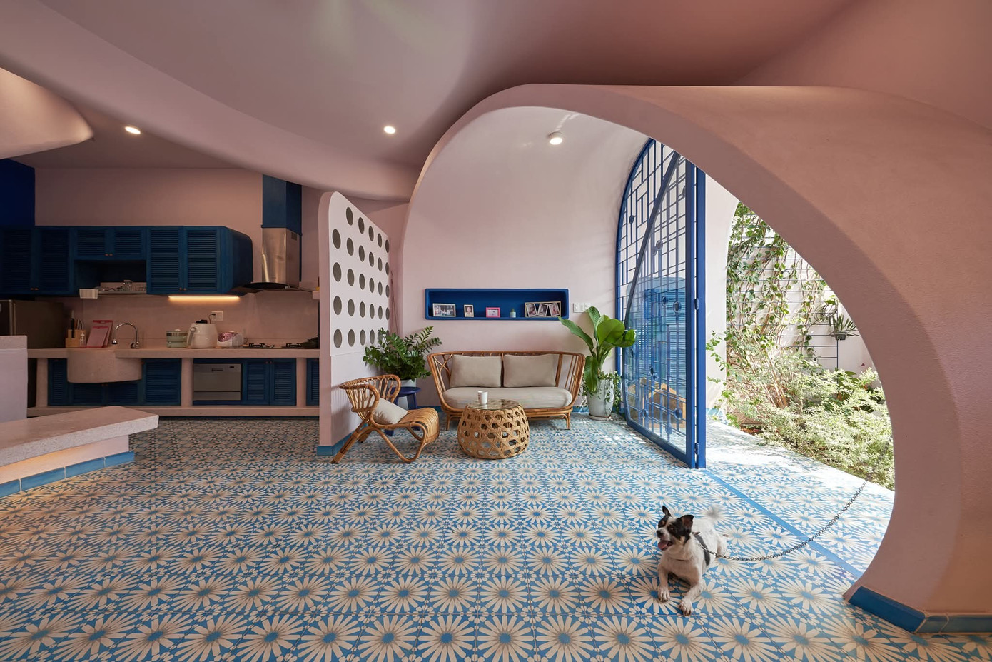 Ngôi nhà 160m2 với gam màu đặc biệt ở TP.HCM- Ảnh 4. Ngôi nhà 160m2 với gam màu đặc biệt ở TP.HCM- Ảnh 4.