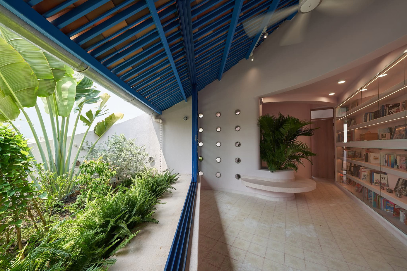 Ngôi nhà 160m2 với gam màu đặc biệt ở TP.HCM- Ảnh 10. Ngôi nhà 160m2 với gam màu đặc biệt ở TP.HCM- Ảnh 10.