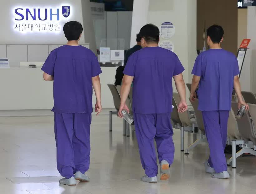 Hàn Quốc khắc phục khủng hoảng y tế khi bác sĩ thực tập trở lại bệnh viện- Ảnh 2. Hàn Quốc khắc phục khủng hoảng y tế khi bác sĩ thực tập trở lại bệnh viện- Ảnh 2.
