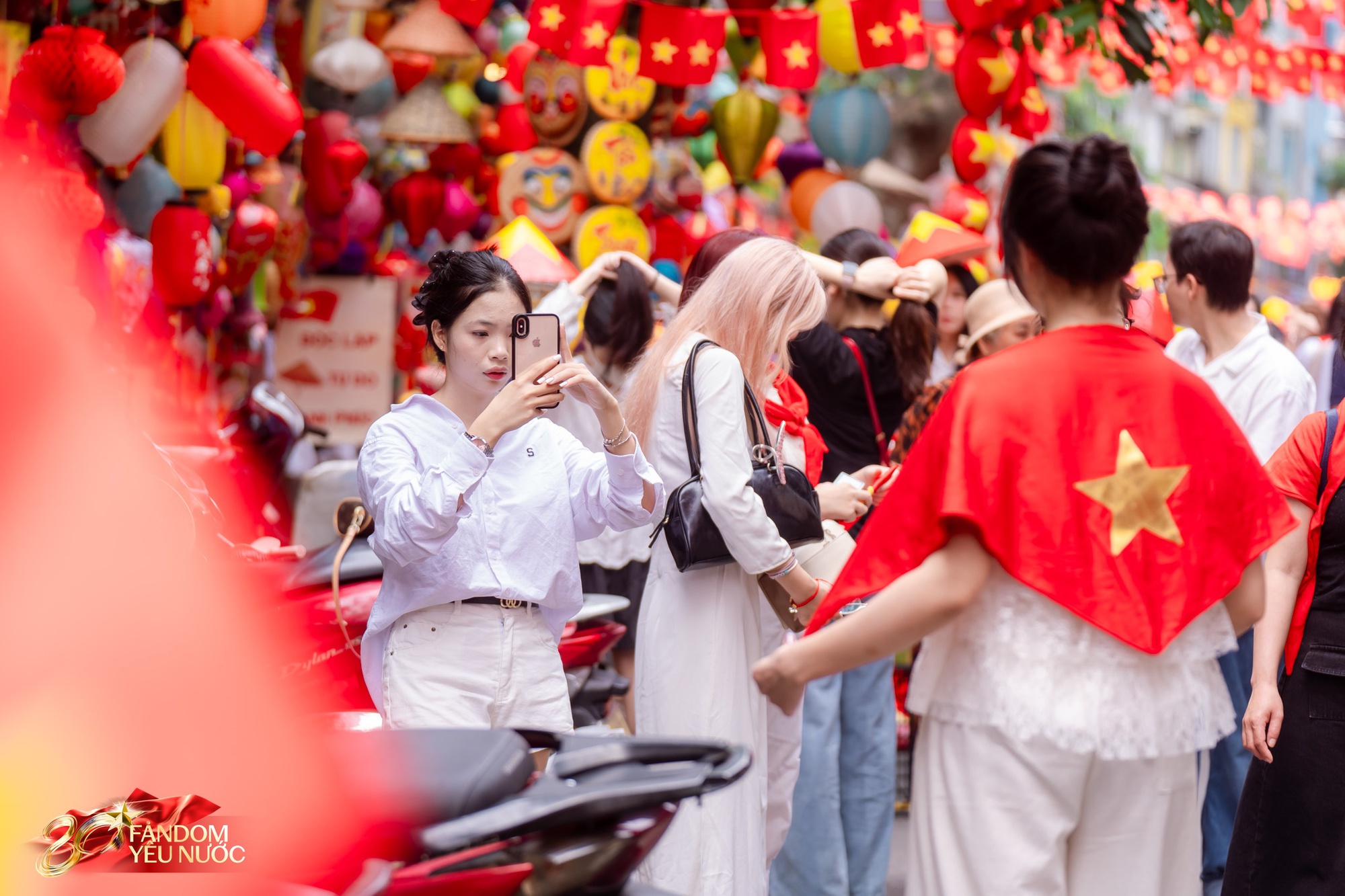 Khối nàng thơ tiến về Hàng Mã- Ảnh 2. Khối nàng thơ tiến về Hàng Mã- Ảnh 2.