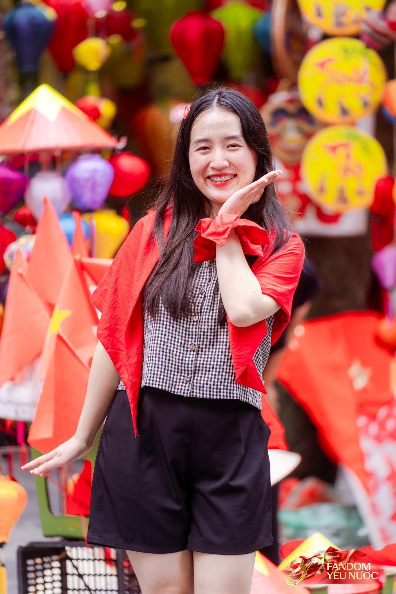 Hà Nội mưa như trút, "khối yêu nước" vẫn không rời vị trí để xem diễu binh 2/9- Ảnh 28. Hà Nội mưa như trút, "khối yêu nước" vẫn không rời vị trí để xem diễu binh 2/9- Ảnh 28.