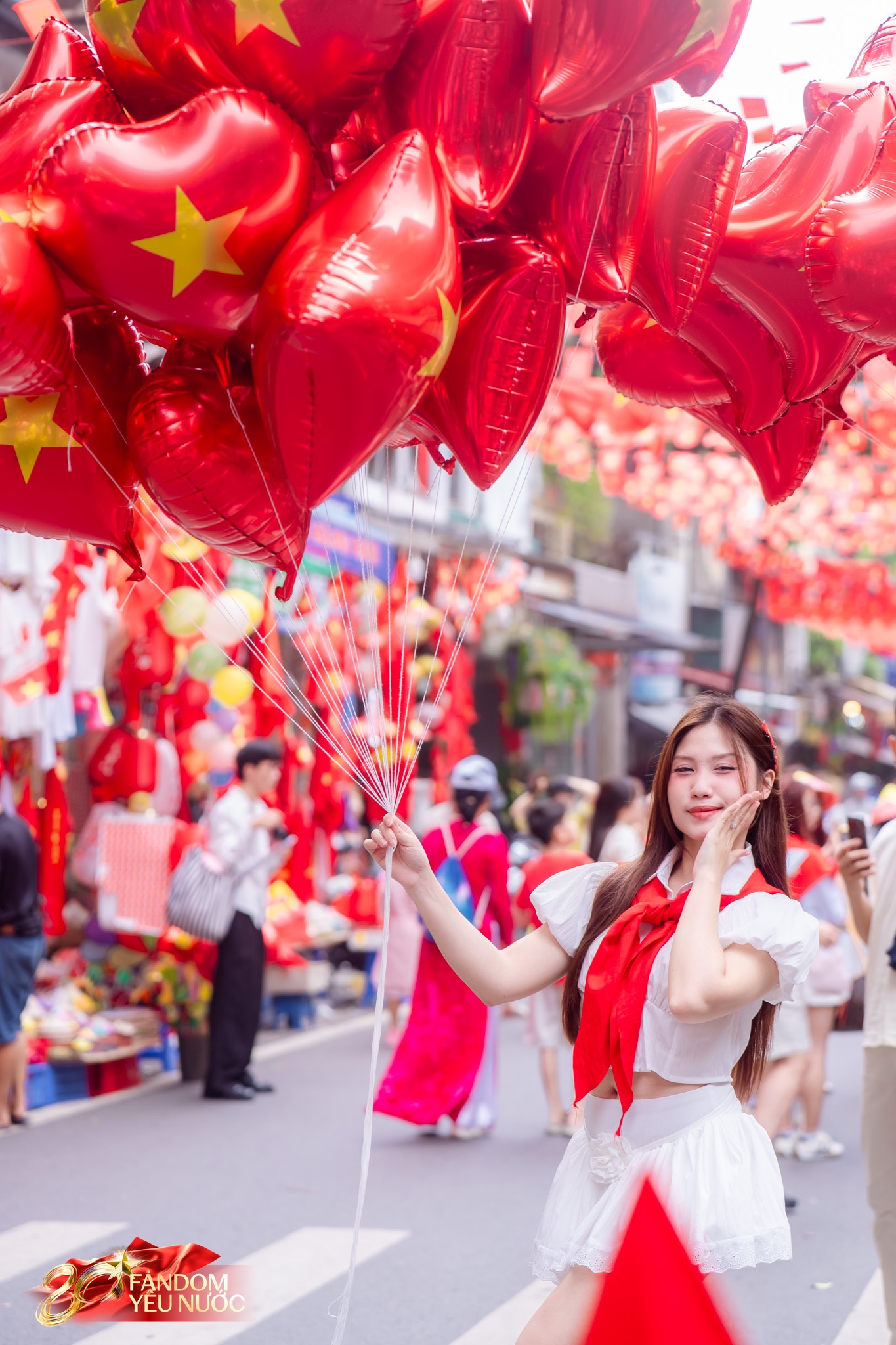 Khối nàng thơ tiến về Hàng Mã- Ảnh 1. Khối nàng thơ tiến về Hàng Mã- Ảnh 1.