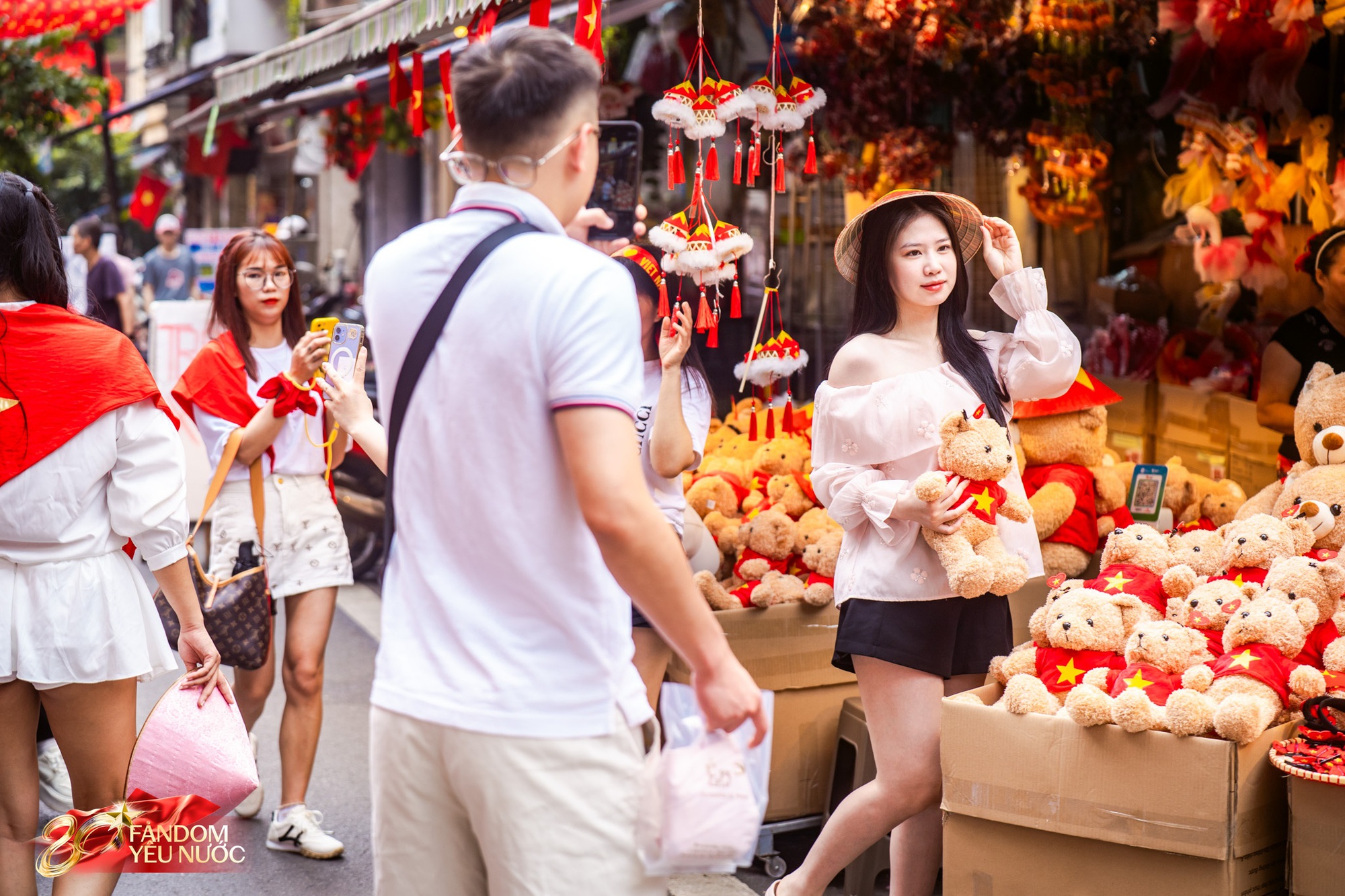 Khối nàng thơ tiến về Hàng Mã- Ảnh 4. Khối nàng thơ tiến về Hàng Mã- Ảnh 4.