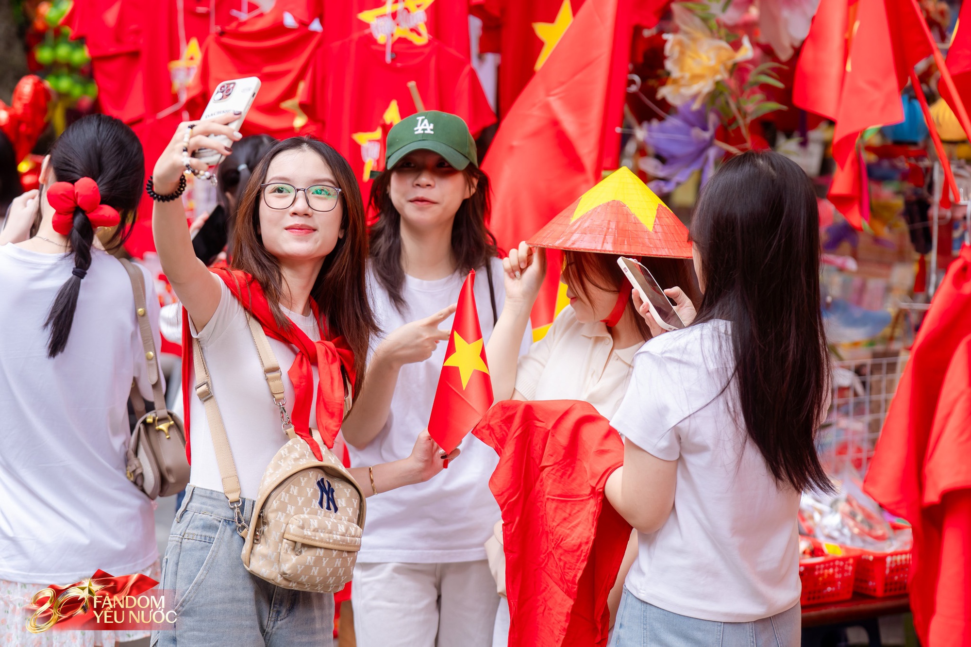 Khối nàng thơ tiến về Hàng Mã- Ảnh 11. Khối nàng thơ tiến về Hàng Mã- Ảnh 11.