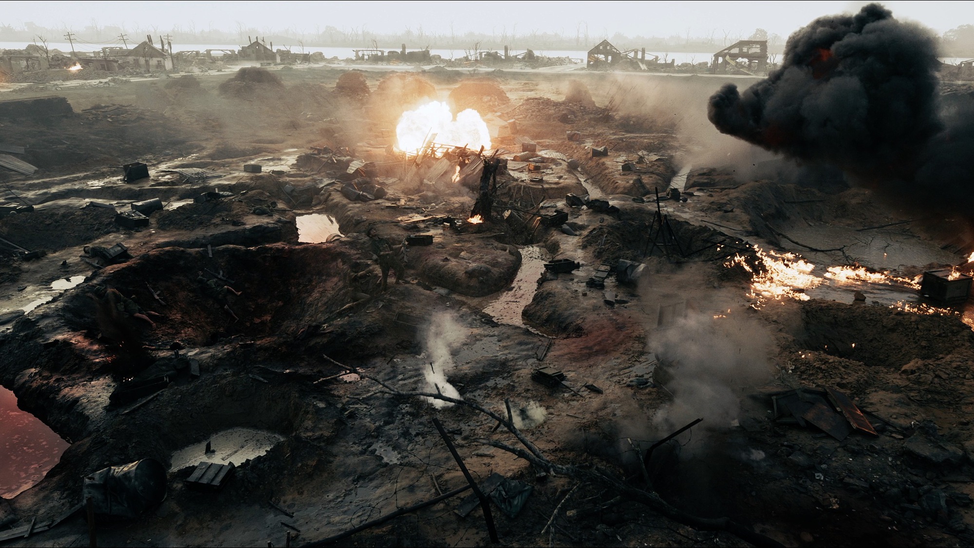 Mưa Đỏ: Khi một người điên lại là biểu tượng đau đớn và tận cùng nhất của chiến tranh- Ảnh 4.