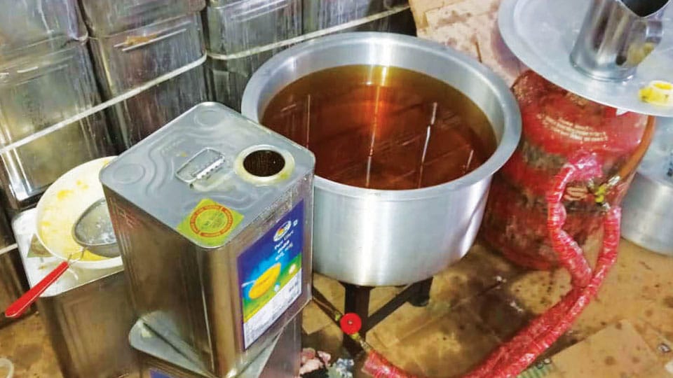 Nhận tin mật rồi đột kích xưởng sản xuất quy mô lớn: Công an triệt phá đường dây sản xuất bơ giả, tịch thu hơn 20 tấn sản phẩm kém chất lượng- Ảnh 1. Nhận tin mật rồi đột kích xưởng sản xuất quy mô lớn: Công an triệt phá đường dây sản xuất bơ giả, tịch thu hơn 20 tấn sản phẩm kém chất lượng- Ảnh 1.