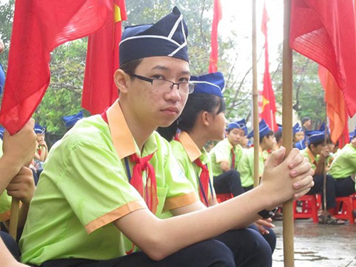 Nếu chỉ nhìn lướt qua bức ảnh hồi bé, không ai nghĩ cậu bé 2k này lại làm nên chuyện lớn!- Ảnh 1.