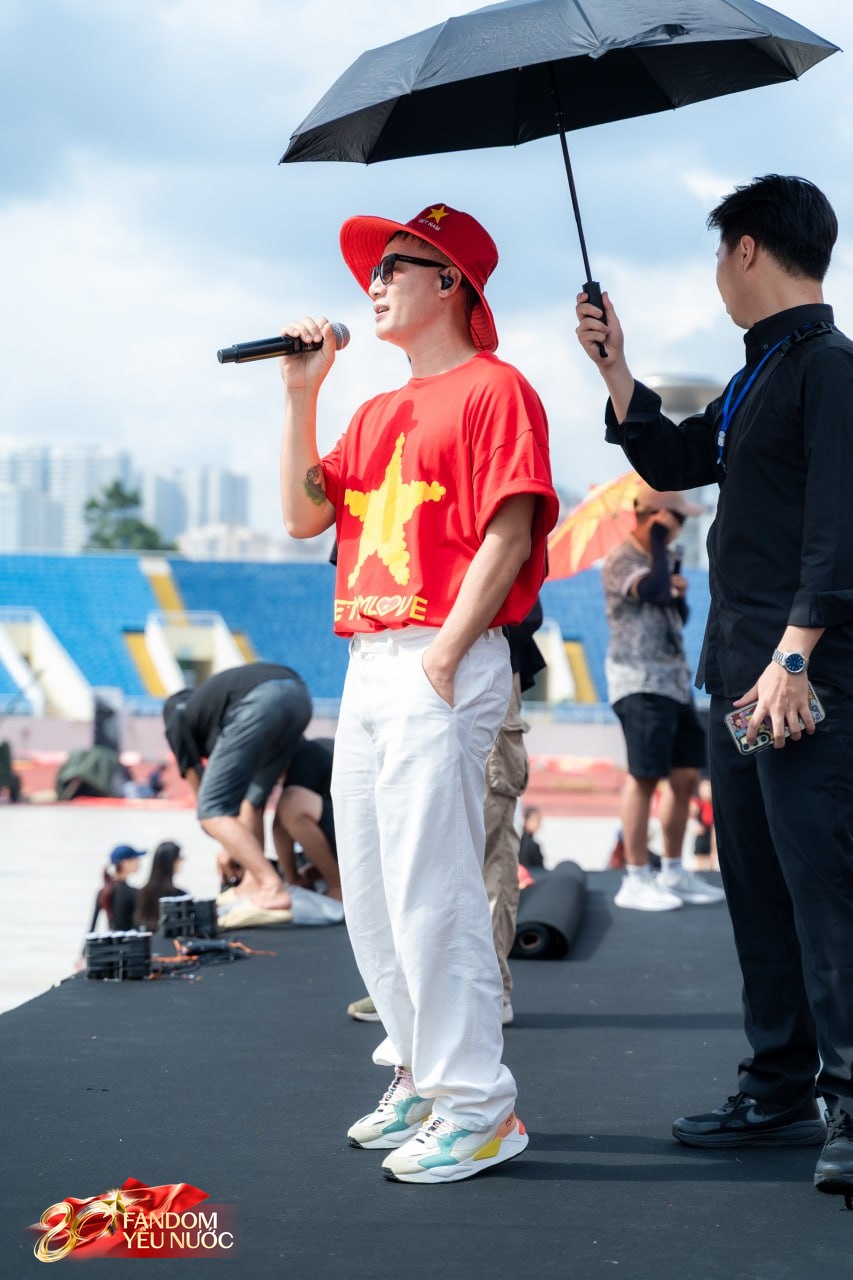 Tổng duyệt Concert Quốc Gia ngày 1/9: Mỹ Tâm xuất hiện nổi bần bật, Quán quân Rap Việt có hành động tinh tế với đàn chị- Ảnh 9.