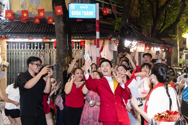 Lời chào đầu tiên của buổi sáng Tết Độc Lập: “Xin chúc sức khoẻ bà con nha”- Ảnh 20. Lời chào đầu tiên của buổi sáng Tết Độc Lập: “Xin chúc sức khoẻ bà con nha”- Ảnh 20.