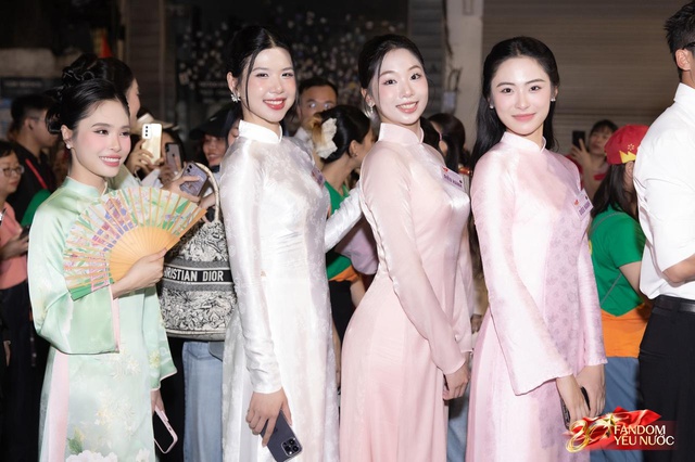 Lời chào đầu tiên của buổi sáng Tết Độc Lập: “Xin chúc sức khoẻ bà con nha”- Ảnh 13. Lời chào đầu tiên của buổi sáng Tết Độc Lập: “Xin chúc sức khoẻ bà con nha”- Ảnh 13.