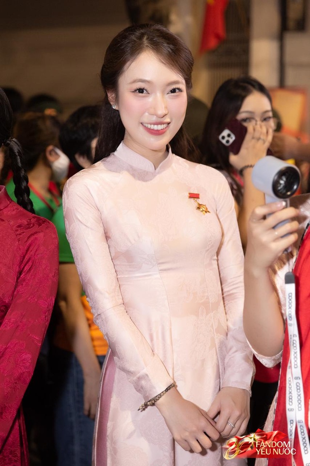Lời chào đầu tiên của buổi sáng Tết Độc Lập: “Xin chúc sức khoẻ bà con nha”- Ảnh 14. Lời chào đầu tiên của buổi sáng Tết Độc Lập: “Xin chúc sức khoẻ bà con nha”- Ảnh 14.