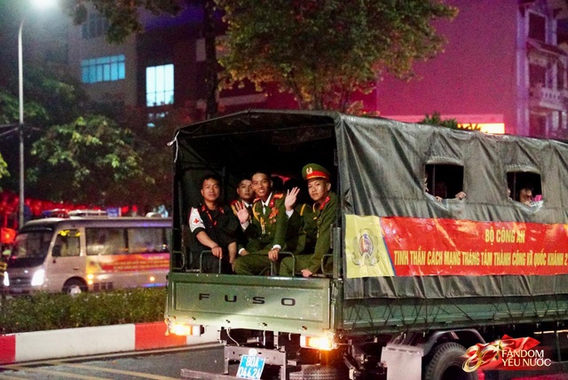 Lời chào đầu tiên của buổi sáng Tết Độc Lập: “Xin chúc sức khoẻ bà con nha”- Ảnh 5. Lời chào đầu tiên của buổi sáng Tết Độc Lập: “Xin chúc sức khoẻ bà con nha”- Ảnh 5.