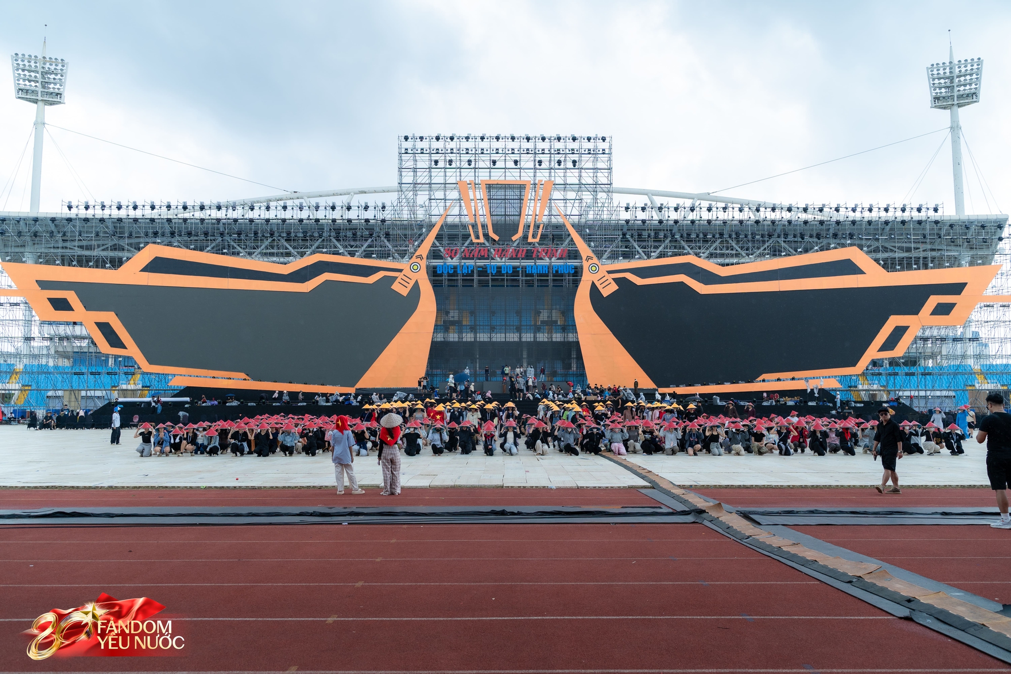 Tổng duyệt Concert Quốc Gia ngày 1/9: Mỹ Tâm xuất hiện nổi bần bật, Quán quân Rap Việt có hành động tinh tế với đàn chị- Ảnh 1.