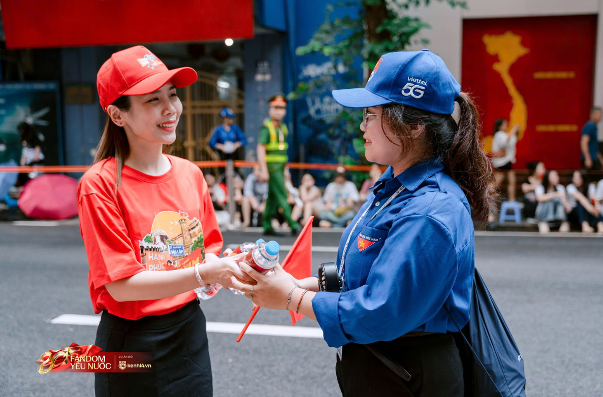 Tổng duyệt cỡ này, chính thức cỡ nào: Hàng nghìn hình ảnh đẹp quân dân đoàn kết một lòng, trái tim cả nước reo vang- Ảnh 12.