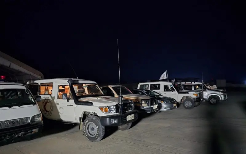 Động đất mạnh ở Afghanistan, hơn 600 người có thể đã thiệt mạng- Ảnh 6. Lực lượng ứng phó chuẩn bị vào vùng thảm họa rạng sáng 1-9 - Ảnh: CHÍNH QUYỀN TALIBAN