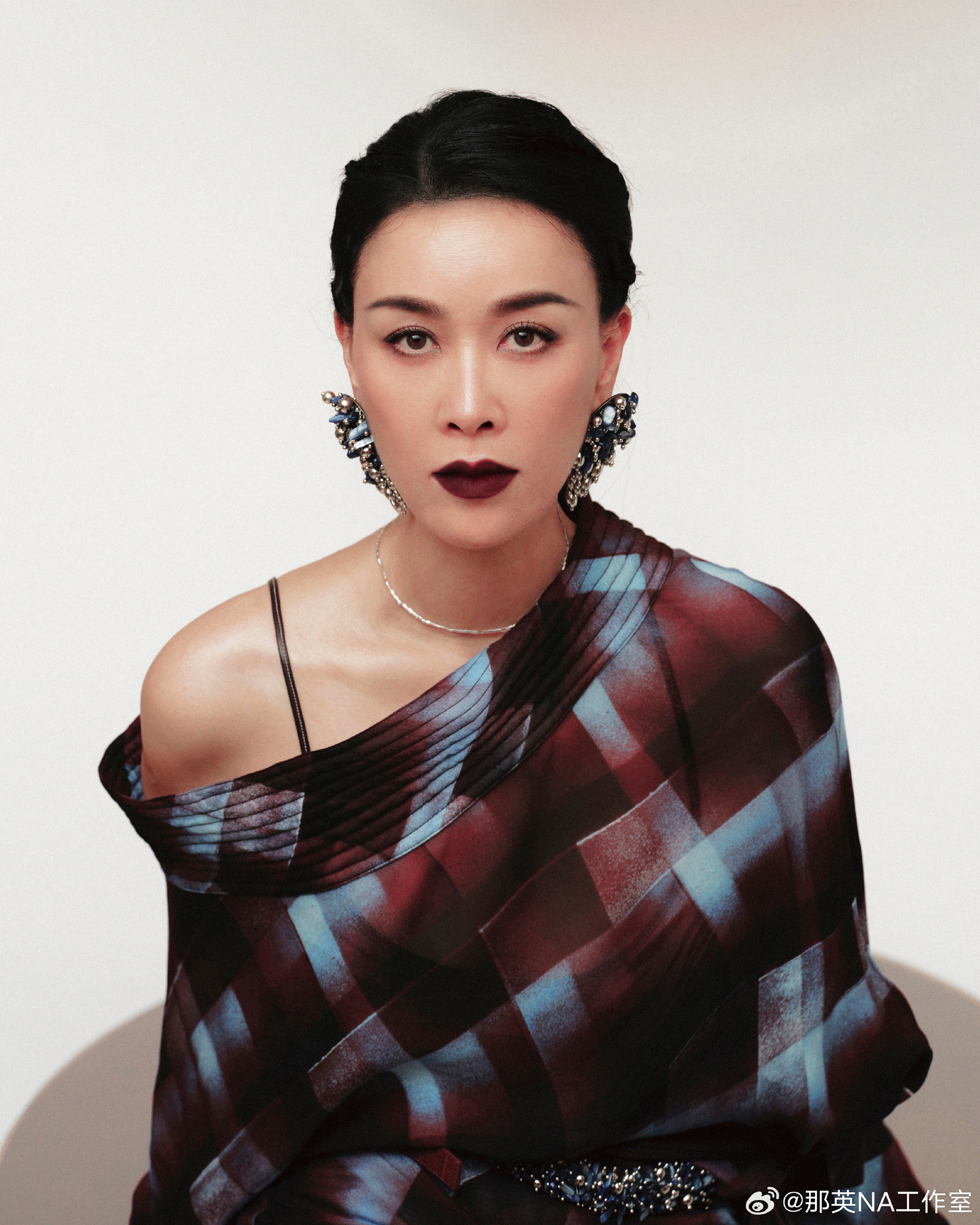 "Chị đại" The Voice bị "cắm sừng", chồng lộ clip dẫn "sugar baby" về nhà riêng lúc vợ vắng mặt- Ảnh 1. "Chị đại" The Voice bị "cắm sừng", chồng lộ clip dẫn "sugar baby" về nhà riêng lúc vợ vắng mặt- Ảnh 1.