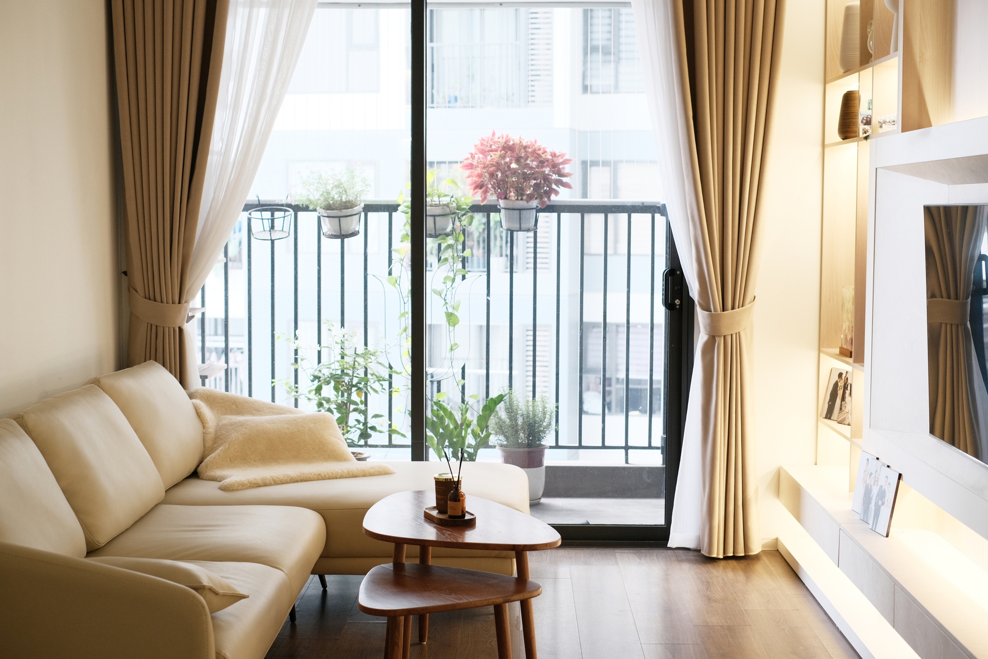 Căn hộ 80m² của vợ chồng trẻ ở Hà Nội: Gọn gàng, hiện đại và "chanh sả" chẳng kém homestay cao cấp, hoàn thiện chỉ 289 triệu đồng- Ảnh 1. Căn hộ 80m² của vợ chồng trẻ ở Hà Nội: Gọn gàng, hiện đại và "chanh sả" chẳng kém homestay cao cấp, hoàn thiện chỉ 289 triệu đồng- Ảnh 1.