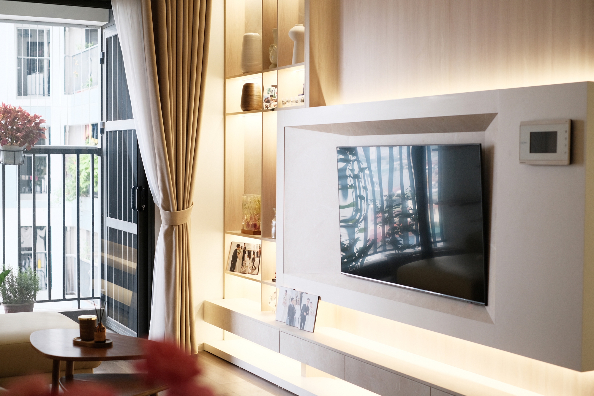 Căn hộ 80m² của vợ chồng trẻ ở Hà Nội: Gọn gàng, hiện đại và "chanh sả" chẳng kém homestay cao cấp, hoàn thiện chỉ 289 triệu đồng- Ảnh 2. Căn hộ 80m² của vợ chồng trẻ ở Hà Nội: Gọn gàng, hiện đại và "chanh sả" chẳng kém homestay cao cấp, hoàn thiện chỉ 289 triệu đồng- Ảnh 2.