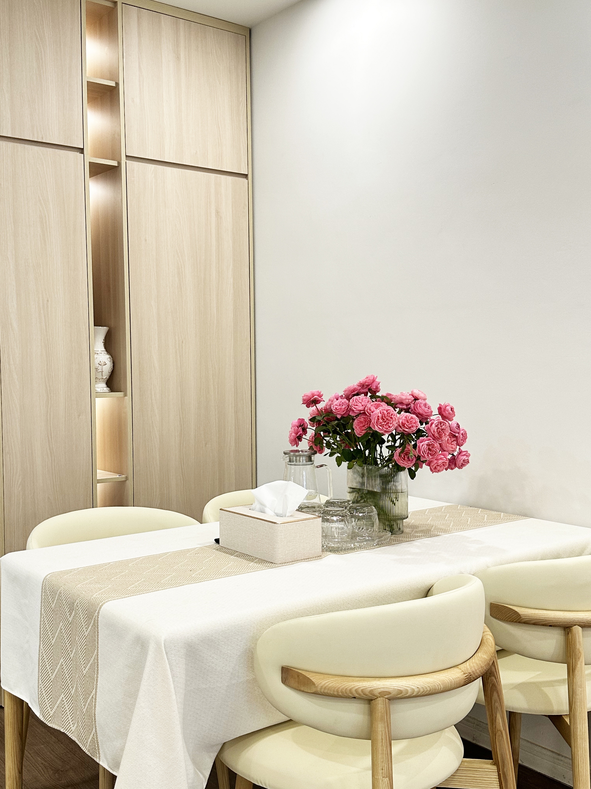 Căn hộ 80m² của vợ chồng trẻ ở Hà Nội: Gọn gàng, hiện đại và "chanh sả" chẳng kém homestay cao cấp, hoàn thiện chỉ 289 triệu đồng- Ảnh 11. Căn hộ 80m² của vợ chồng trẻ ở Hà Nội: Gọn gàng, hiện đại và "chanh sả" chẳng kém homestay cao cấp, hoàn thiện chỉ 289 triệu đồng- Ảnh 11.