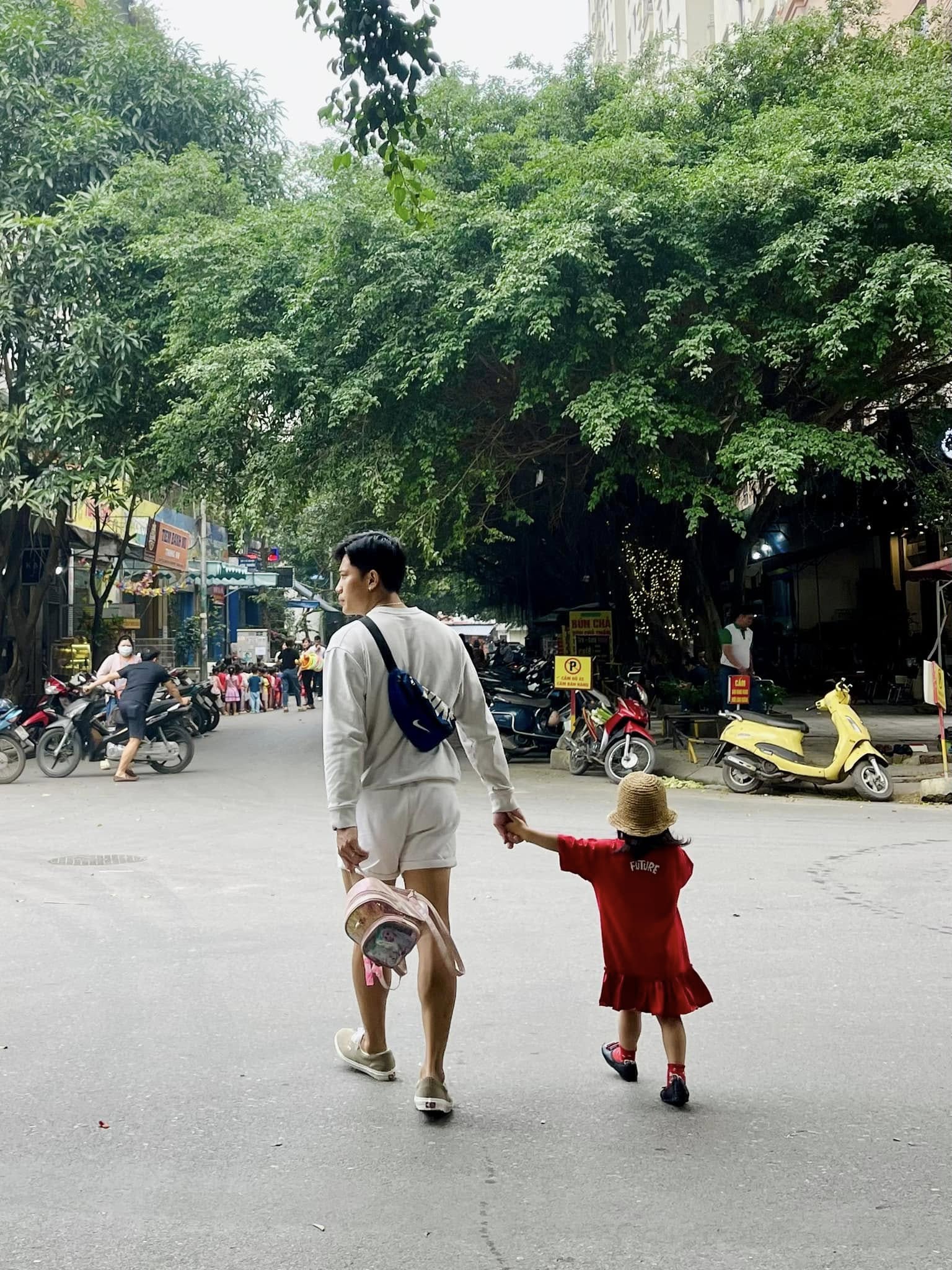 Thân thế đặc biệt của "con gái Hoà Minzy": Bảo sao, tôi cứ thấy bé giống anh Tạ thế!- Ảnh 5. Thân thế đặc biệt của "con gái Hoà Minzy": Bảo sao, tôi cứ thấy bé giống anh Tạ thế!- Ảnh 5.