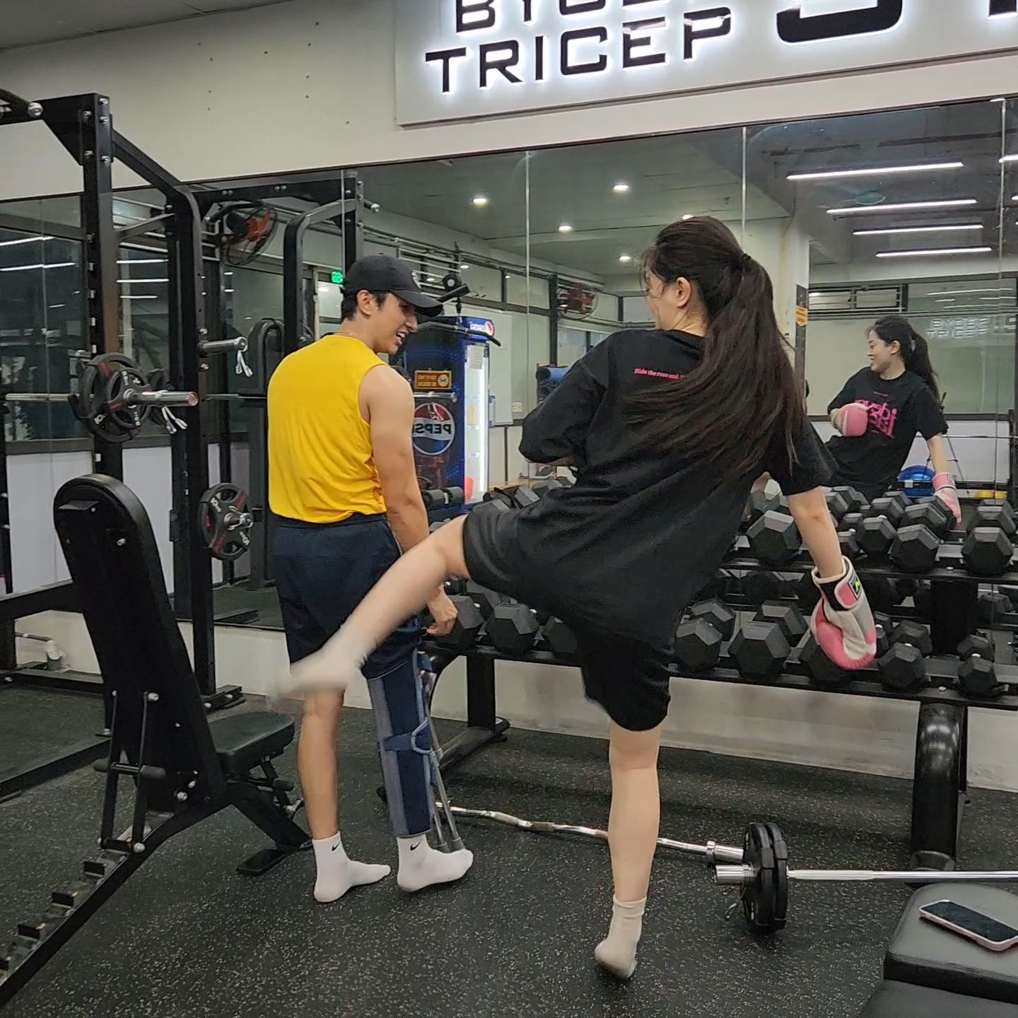 Tình cảnh của Bình An sau 3 tuần phẫu thuật chấn thương do đá bóng, thái độ của Phương Nga thế nào?- Ảnh 4. Tình cảnh của Bình An sau 3 tuần phẫu thuật chấn thương do đá bóng, thái độ của Phương Nga thế nào?- Ảnh 4.
