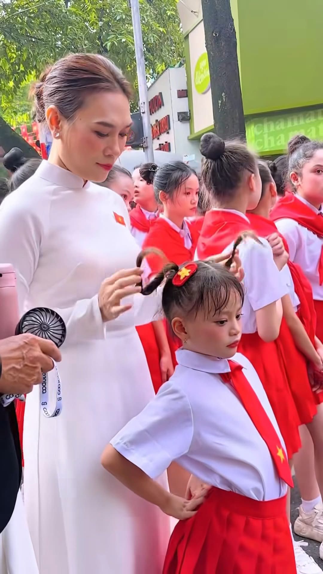 Gia đình bé gái song ca cùng Mỹ Tâm tại Đại lễ 2/9 lên tiếng đính chính 1 điều- Ảnh 6.