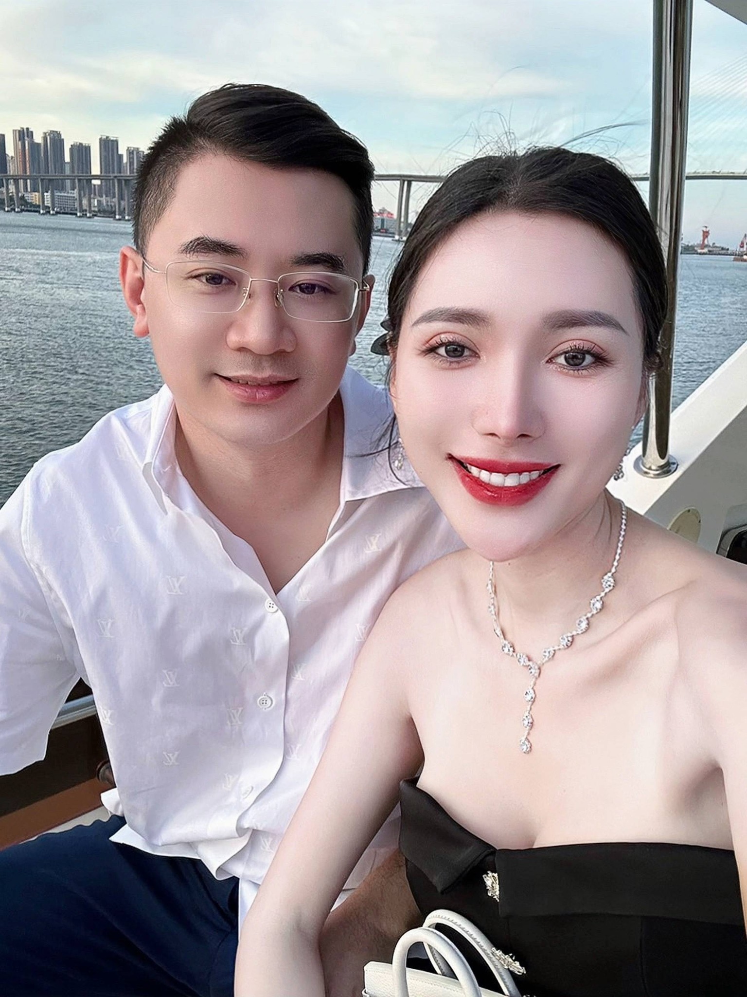 Ngân Collagen lên tiếng giải thích vụ 