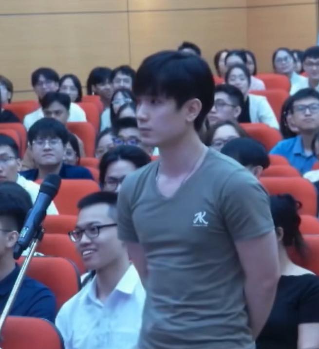 "Tinh hoa hội tụ" phiên bản đời thực: Chỉ 5 giây lên sóng, tân bác sĩ nội trú đẹp trai khiến chị em "sốt xình xịch"!- Ảnh 2. "Tinh hoa hội tụ" phiên bản đời thực: Chỉ 5 giây lên sóng, tân bác sĩ nội trú đẹp trai khiến chị em "sốt xình xịch"!- Ảnh 2.