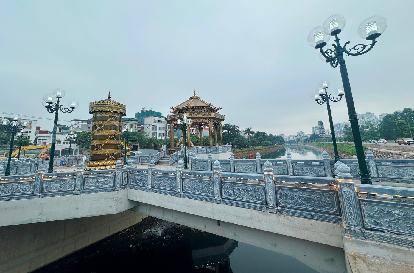 Đập dâng trên sông Tô Lịch hoạt động ra sao khi bổ sung nước từ Hồ Tây vào?- Ảnh 5. Đập dâng trên sông Tô Lịch hoạt động ra sao khi bổ sung nước từ Hồ Tây vào?- Ảnh 5.