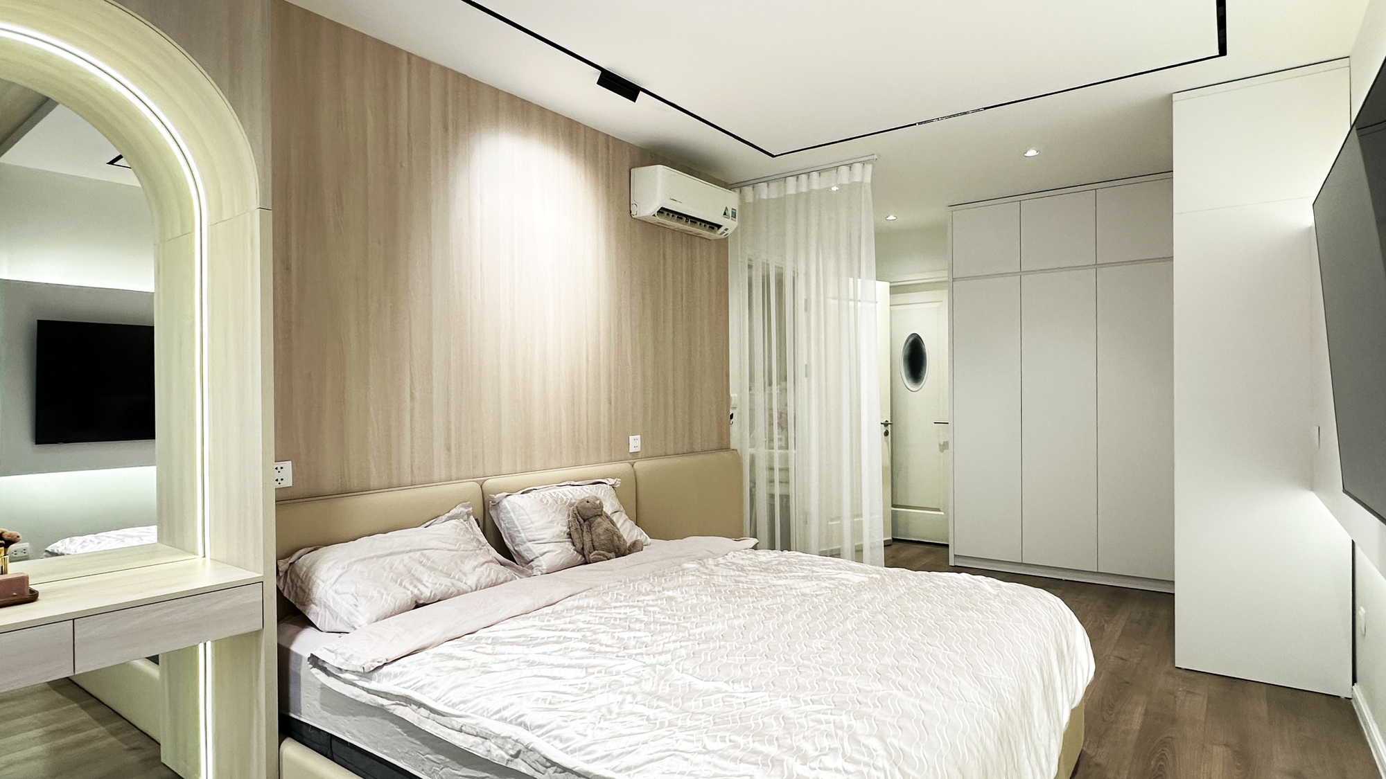 Căn hộ 80m² của vợ chồng trẻ ở Hà Nội: Gọn gàng, hiện đại và "chanh sả" chẳng kém homestay cao cấp, hoàn thiện chỉ 289 triệu đồng- Ảnh 7. Căn hộ 80m² của vợ chồng trẻ ở Hà Nội: Gọn gàng, hiện đại và "chanh sả" chẳng kém homestay cao cấp, hoàn thiện chỉ 289 triệu đồng- Ảnh 7.