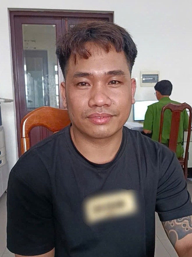 Huỳnh Nguyễn Duy và Phùng Văn Khỏe ra đầu thú- Ảnh 2. Huỳnh Nguyễn Duy và Phùng Văn Khỏe ra đầu thú- Ảnh 2.