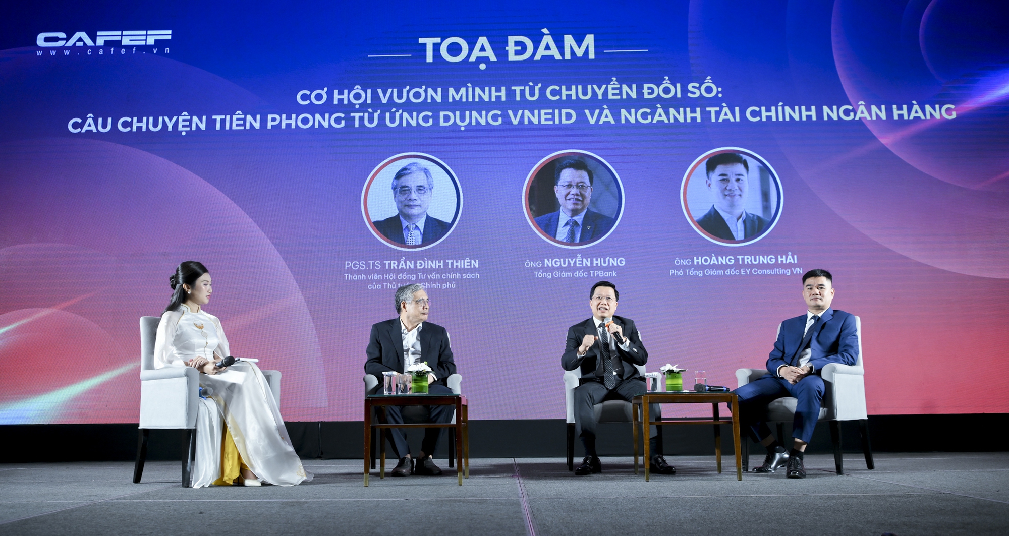 CEO TPBank Nguyễn Hưng: Vì sao món quà 100.000 đồng dịp 2/9 được hưởng ứng lớn, suy cho cùng, nhu cầu của người dân là yếu tố quyết định thành công của chuyển đổi số- Ảnh 2. CEO TPBank Nguyễn Hưng: Vì sao món quà 100.000 đồng dịp 2/9 được hưởng ứng lớn, suy cho cùng, nhu cầu của người dân là yếu tố quyết định thành công của chuyển đổi số- Ảnh 2.