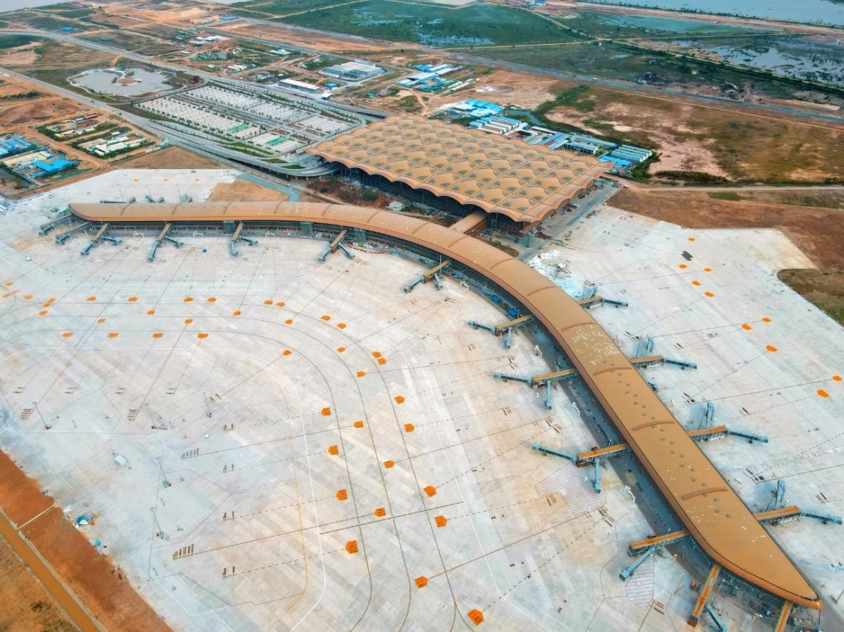 Sân bay 1,5 tỷ USD hiện đại bậc nhất thế giới của Campuchia mở cửa: Du khách đầu tiên đến từ Trung Quốc- Ảnh 2. Sân bay 1,5 tỷ USD hiện đại bậc nhất thế giới của Campuchia mở cửa: Du khách đầu tiên đến từ Trung Quốc- Ảnh 2.
