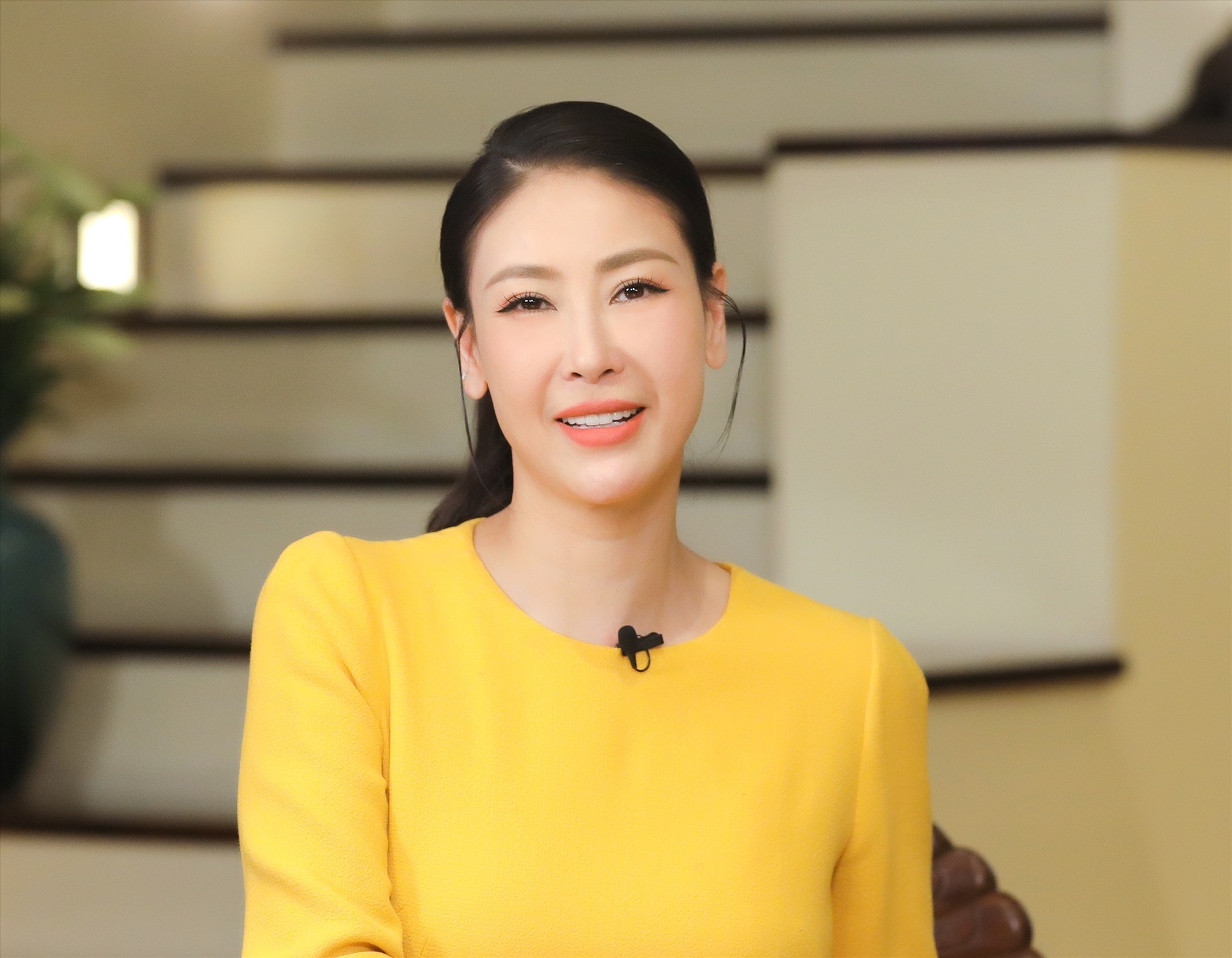 Một hoa hậu ở tuổi 49: Sống trong “siêu biệt thự” 400 tỷ đồng tại quận 2, được chồng yêu chiều hết mực- Ảnh 1.