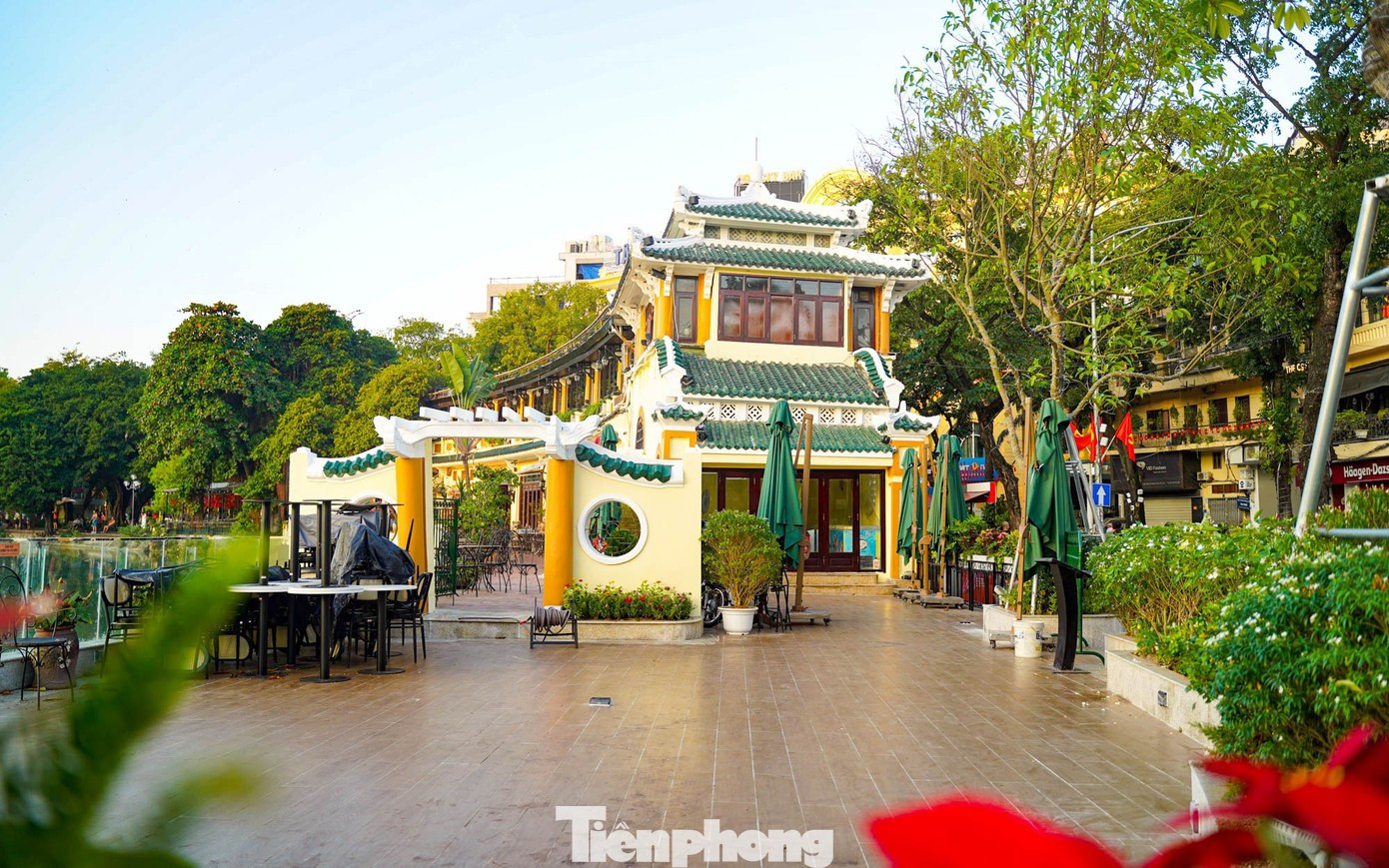 Quảng trường Đông Kinh Nghĩa Thục chưa hoàn thiện, tiếp tục được chỉnh trang trong phân kỳ hai- Ảnh 2. Quảng trường Đông Kinh Nghĩa Thục chưa hoàn thiện, tiếp tục được chỉnh trang trong phân kỳ hai- Ảnh 2.