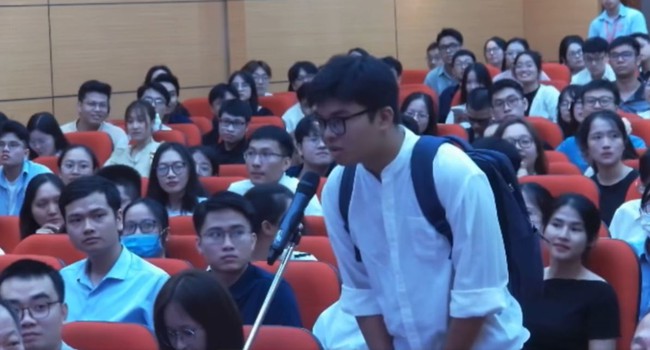 Nam bác sĩ gây bão mạng vì TỪ CHỐI chọn chuyên ngành Nội trú: Hoá ra là "người quen" từng làm rạng danh Việt Nam tại đấu trường quốc tế!- Ảnh 1. Nam bác sĩ gây bão mạng vì TỪ CHỐI chọn chuyên ngành Nội trú: Hoá ra là "người quen" từng làm rạng danh Việt Nam tại đấu trường quốc tế!- Ảnh 1.